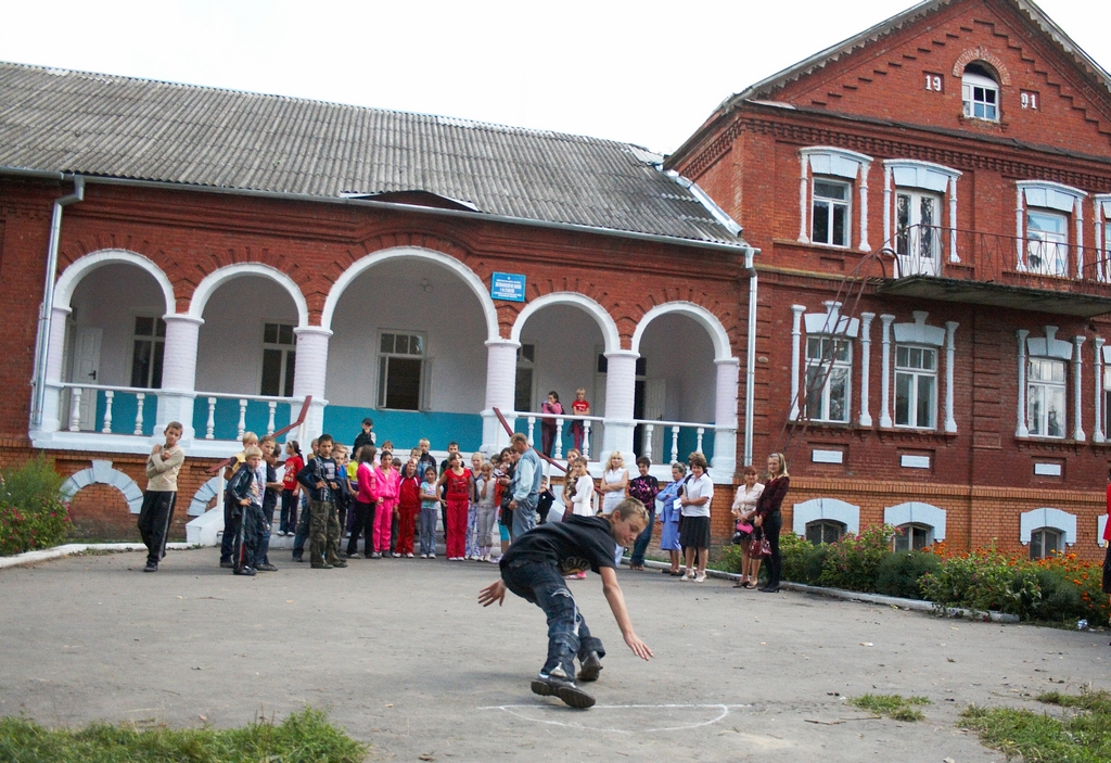 Стара школа в селі Божикивці