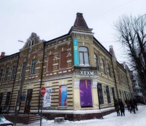 (Українська) Три виставки, які варто відвідати у Хмельницькому обласному художньому музеї