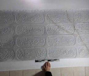 На Кам’янеччині розшифрували унікальну пам’ятку османської письменності, виявлену під штукатуркою у палаці